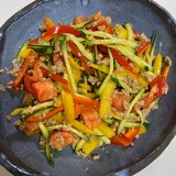 挽き肉とカラフル野菜のサラダ